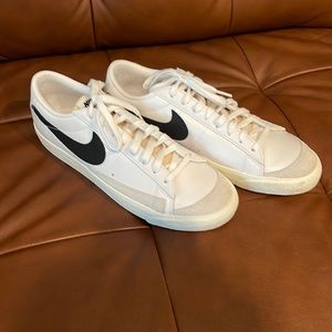 Nike Blazer Low ‘77 VNTG. White Black-Sail. Size 11 Men, 12.5 Women. New